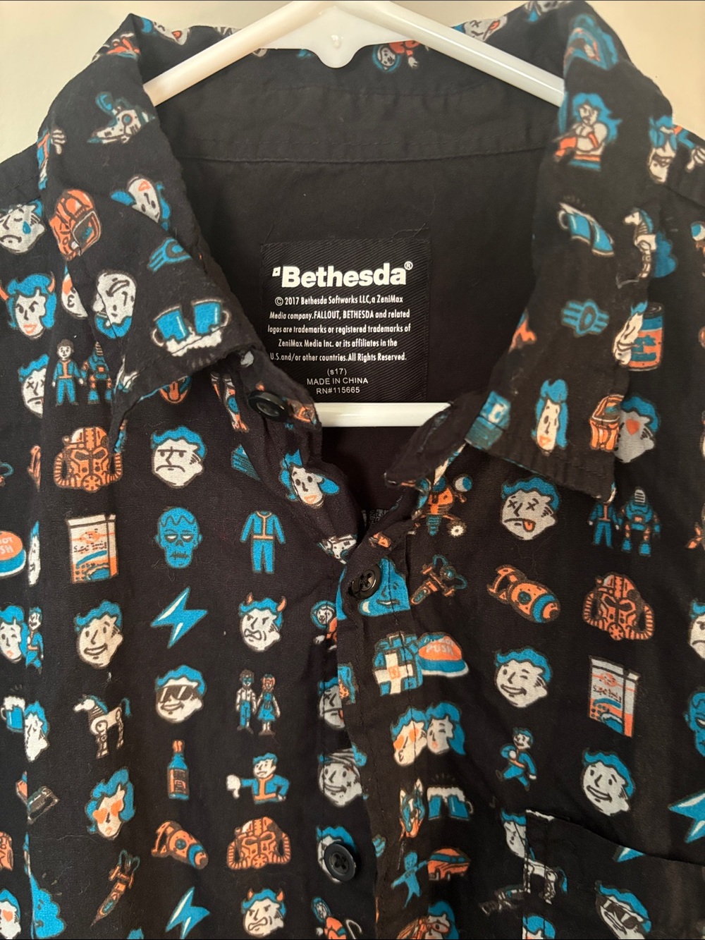 Fallout Bethesda black cotton short sleeve button down size large